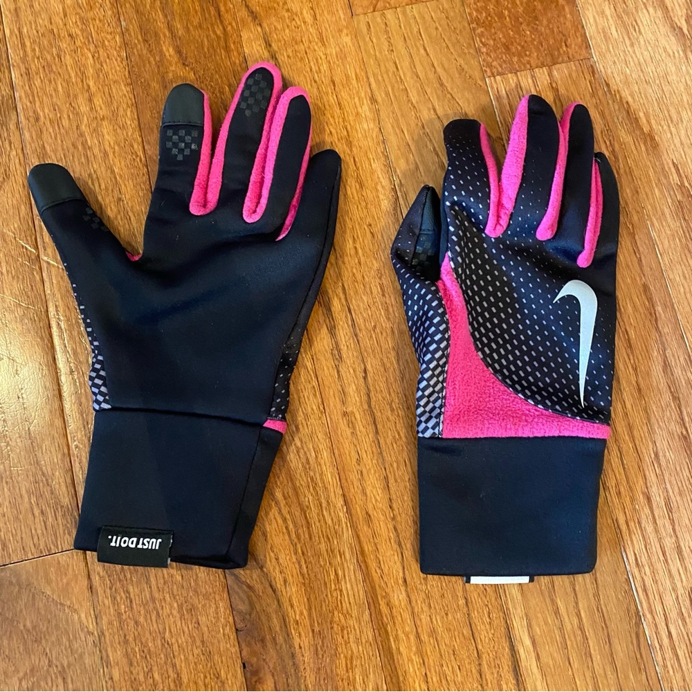 Women’s Nike running gloves